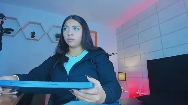 Snapshot of Christine_Laam chatting on October 2025 12:28:01 PM Christine Laam online show from October 2025 12:28:01 PM