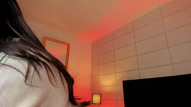 Snapshot of Christine_Laam chatting on November 2025 12:05:02 PM Christine Laam online show from November 2025 12:05:02 PM