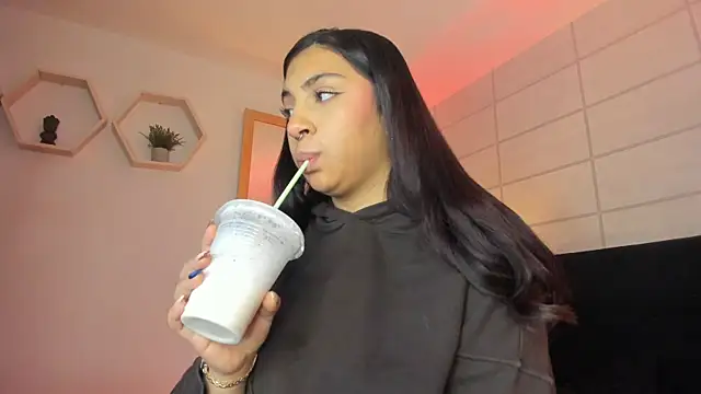 Snapshot of Christine_Laam chatting on November 2025 12:06:01 PM Christine Laam online show from November 2025 12:06:01 PM