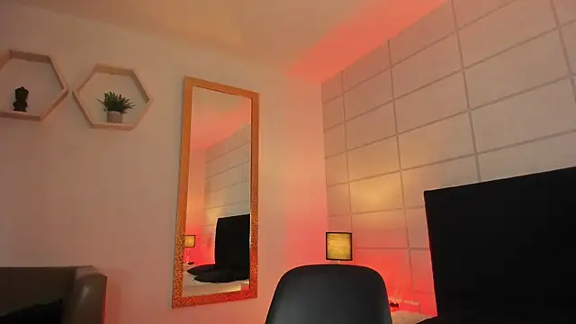 Snapshot of Christine_Laam chatting on November 2025 12:49:02 PM Christine Laam online show from November 2025 12:49:02 PM