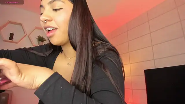 Snapshot of Christine_Laam chatting on November 2025 02:31:02 AM Christine Laam online show from November 2025 02:31:02 AM