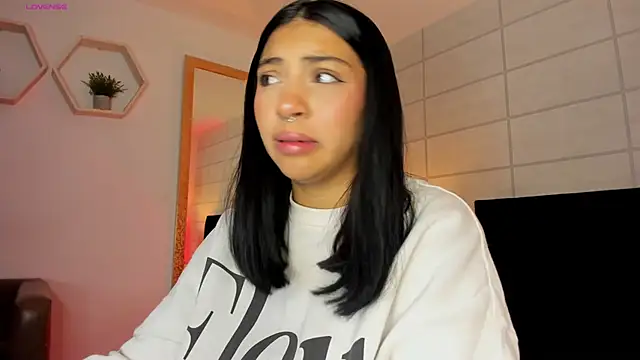 Snapshot of Christine_Laam chatting on November 2025 12:05:02 PM Christine Laam online show from November 2025 12:05:02 PM