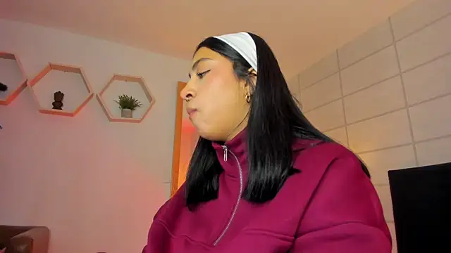 Snapshot of Christine_Laam chatting on November 2025 12:05:02 PM Christine Laam online show from November 2025 12:05:02 PM