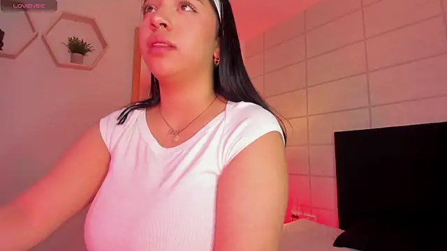 Snapshot of Christine_Laam chatting on November 2025 12:18:01 PM Christine Laam online show from November 2025 12:18:01 PM