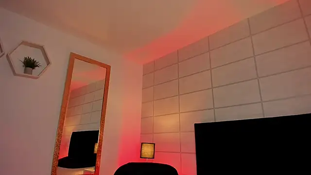 Snapshot of Christine_Laam chatting on November 2025 02:58:01 AM Christine Laam online show from November 2025 02:58:01 AM