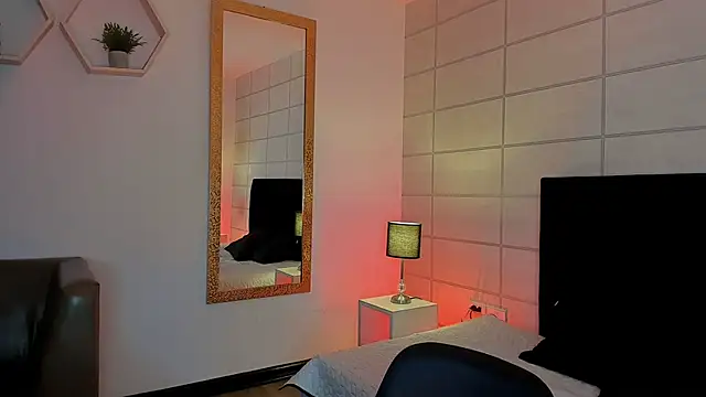 Snapshot of Christine_Laam chatting on December 2025 12:58:01 PM Christine Laam online show from December 2025 12:58:01 PM