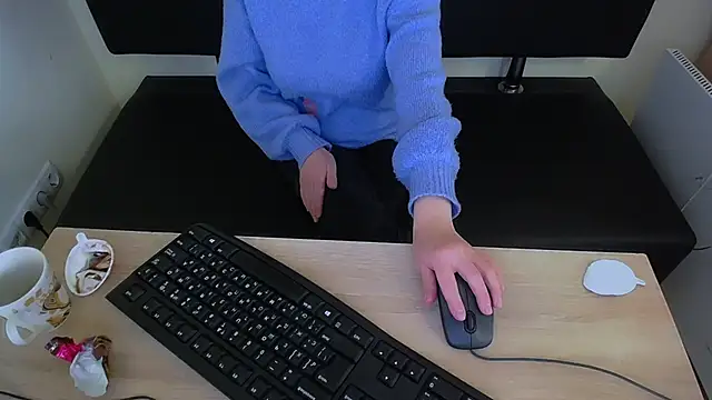 LaimaV  online show from November 2025 01:55:01 PM