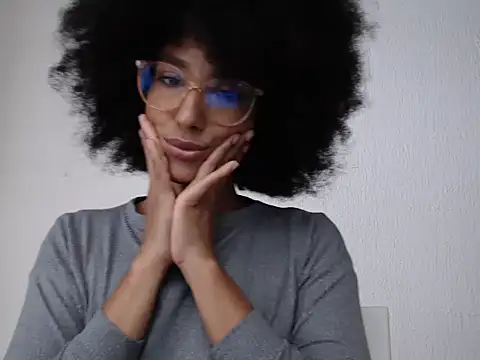 Snapshot of violettamartins chatting on April 2026 08:47:01 PM violettamartins online show from April 2026 08:47:01 PM
