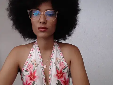 Snapshot of violettamartins chatting on May 2026 09:42:01 PM violettamartins online show from May 2026 09:42:01 PM