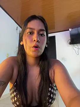 Snapshot of ALANAH_KITTY chatting on October 2025 08:20:02 PM ALANAH KITTY online show from October 2025 08:20:02 PM