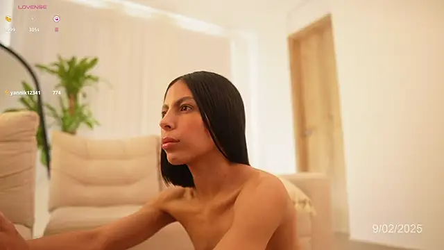 Snapshot of veronica_mendez1 chatting on February 2025 02:29:02 PM veronica mendez1 online show from February 2025 02:29:02 PM