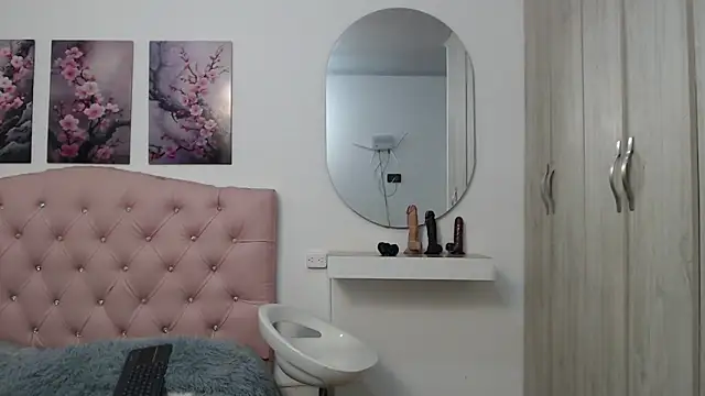 lily f00x online show from December 2025 12:33:02 PM