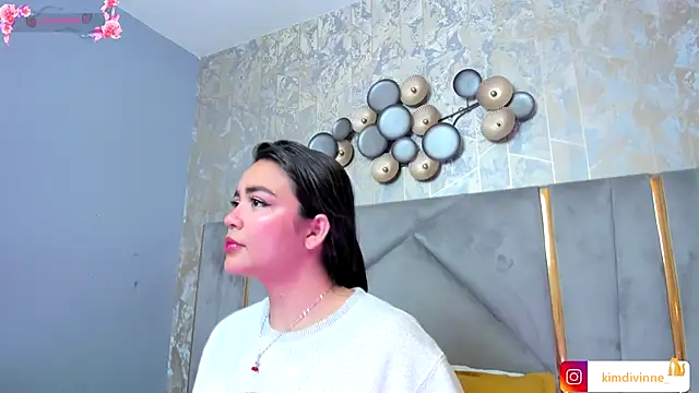 Snapshot of KimDevinne chatting on November 2025 02:45:02 AM KimDevinne online show from November 2025 02:45:02 AM