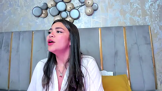 Snapshot of KimDevinne chatting on November 2025 02:34:02 AM KimDevinne online show from November 2025 02:34:02 AM