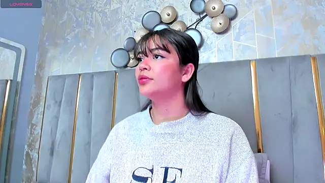 Snapshot of KimDevinne chatting on December 2025 02:07:02 AM KimDevinne online show from December 2025 02:07:02 AM