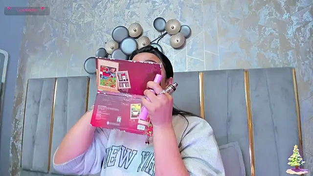 Snapshot of KimDevinne chatting on December 2025 03:46:01 AM KimDevinne online show from December 2025 03:46:01 AM