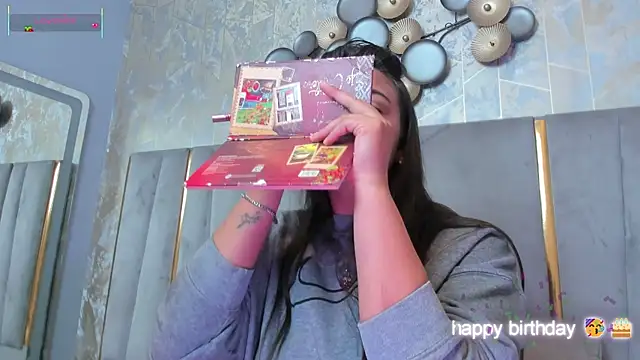 Snapshot of KimDevinne chatting on January 2026 02:47:02 AM KimDevinne online show from January 2026 02:47:02 AM