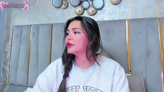 Snapshot of KimDevinne chatting on January 2026 02:02:02 AM KimDevinne online show from January 2026 02:02:02 AM