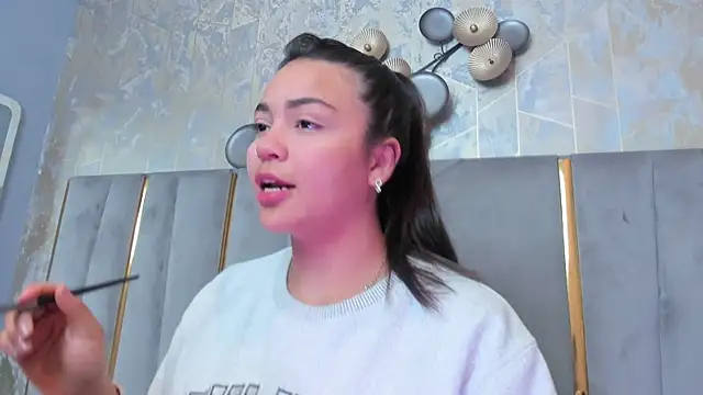 Snapshot of KimDevinne chatting on January 2026 02:16:01 AM KimDevinne online show from January 2026 02:16:01 AM