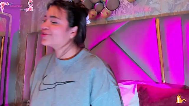 KimDevinne online show from February 2026 02:49:02 AM