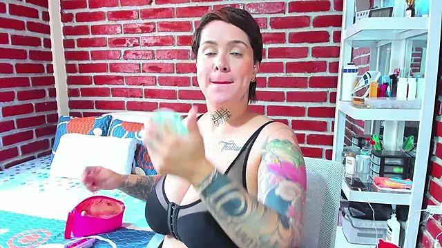 Snapshot of KatInk chatting on December 2025 02:34:02 PM KatInk online show from December 2025 02:34:02 PM