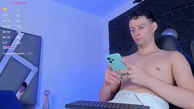 Snapshot of JadeSmiith_ chatting on December 2024 09:43:01 PM JadeSmiith online show from December 2024 09:43:01 PM
