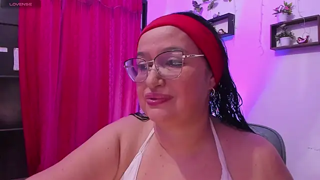 Gia Nahomi online show from November 2025 10:18:02 PM