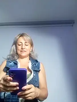 almaluna7 online show from October 2025 12:11:02 AM