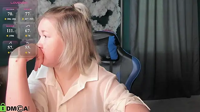 Snapshot of Sara_Robinson chatting on June 2026 09:14:01 AM Sara Robinson online show from June 2026 09:14:01 AM