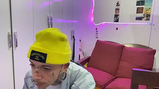 Snapshot of Seebohm1111 chatting on November 2025 02:03:02 AM Seebohm1111 online show from November 2025 02:03:02 AM