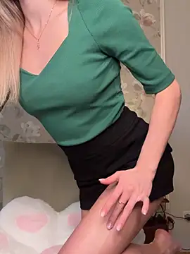 Snapshot of Tiffanyhunt chatting on October 2025 01:25:02 PM Tiffanyhunt online show from October 2025 01:25:02 PM