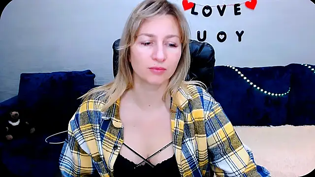 Snapshot of Incredible_Ariela chatting on October 2025 10:16:01 AM Incredible Ariela online show from October 2025 10:16:01 AM