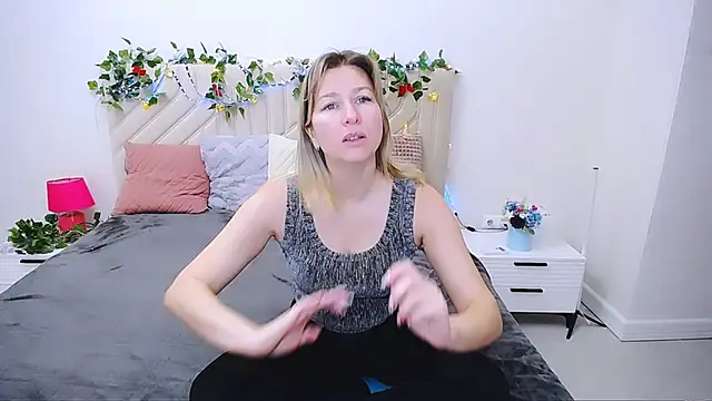 Snapshot of Incredible_Ariela chatting on October 2025 06:02:02 AM Incredible Ariela online show from October 2025 06:02:02 AM