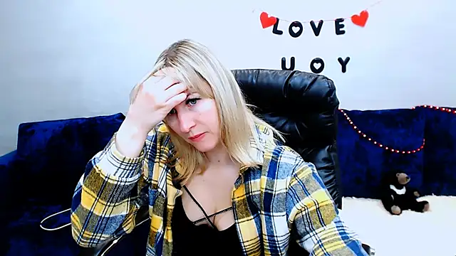 Snapshot of Incredible_Ariela chatting on November 2025 08:14:01 AM Incredible Ariela online show from November 2025 08:14:01 AM