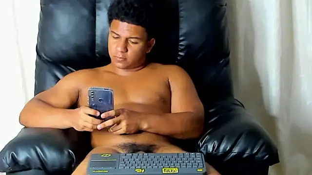 Snapshot of May_Dylan1 chatting on March 2025 03:12:01 AM May Dylan1 online show from March 2025 03:12:01 AM