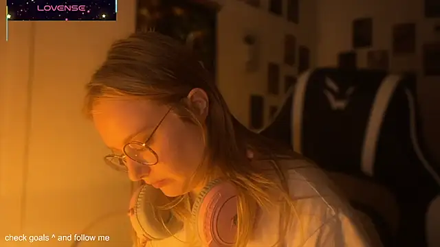 JacyWinslat online show from October 2025 04:41:01 PM