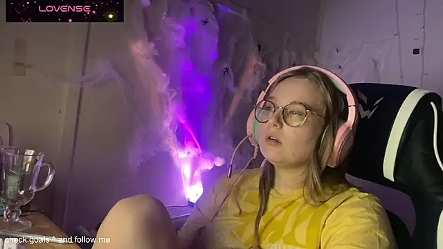 JacyWinslat online show from October 2025 08:43:01 PM