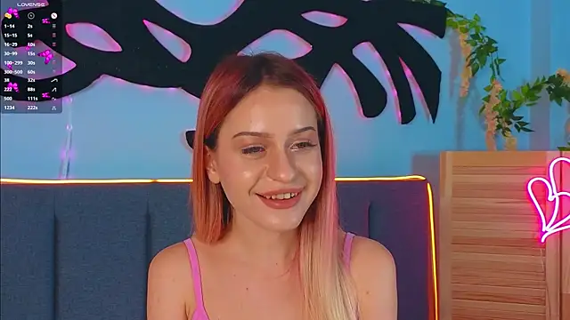 Snapshot of AlinaWalters chatting on September 2025 08:21:01 PM AlinaWalters online show from September 2025 08:21:01 PM