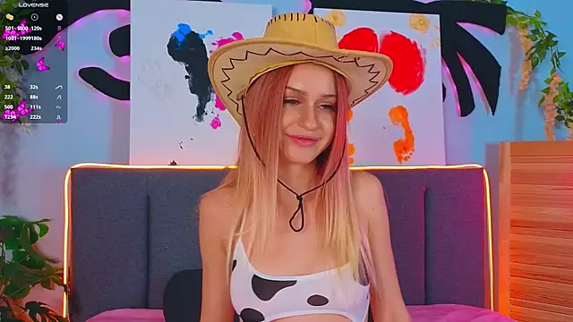 Snapshot of AlinaWalters chatting on September 2025 08:56:01 PM AlinaWalters online show from September 2025 08:56:01 PM