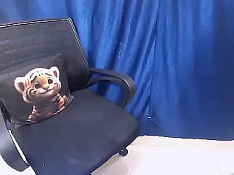 cutie-pie8 online show from February 2025 08:18:01 PM