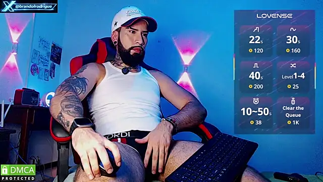 Snapshot of Diilanhott chatting on May 2026 11:11:01 PM Diilanhott online show from May 2026 11:11:01 PM