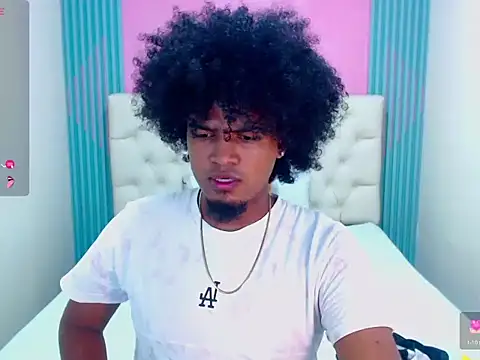 Snapshot of JaicobRuneer chatting on October 2025 10:39:01 PM JaicobRuneer online show from October 2025 10:39:01 PM