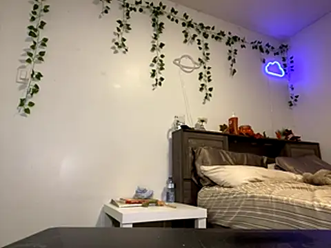 Kittyymaze1 online show from October 2025 02:06:02 PM