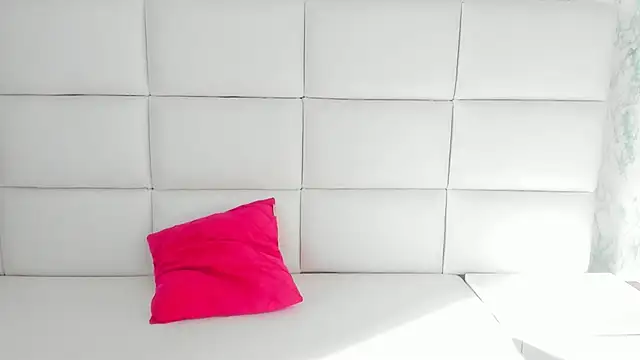 Snapshot of MIA__SAENZ chatting on January 2025 12:31:02 PM MIA SAENZ online show from January 2025 12:31:02 PM