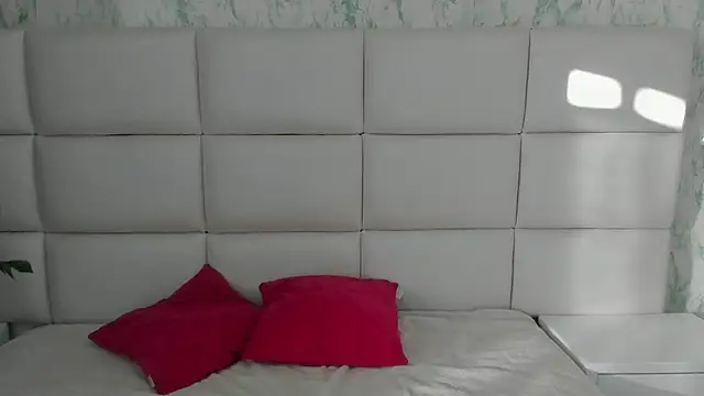 Snapshot of MIA__SAENZ chatting on January 2025 11:59:02 AM MIA SAENZ online show from January 2025 11:59:02 AM