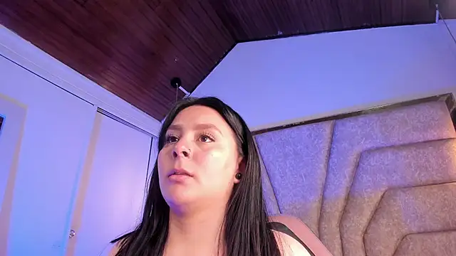 EmaJames25 online show from November 2025 07:45:02 PM