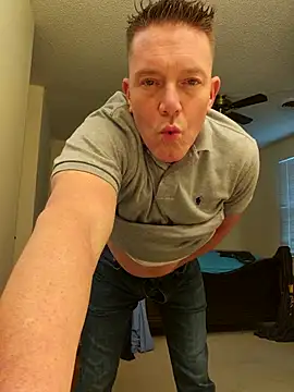 Bigtater1999 online show from April 2026 07:49:01 PM