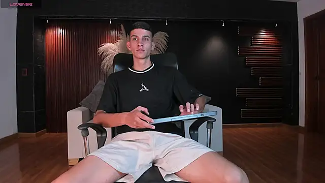 Aaron Scoot online show from December 2024 12:39:02 AM