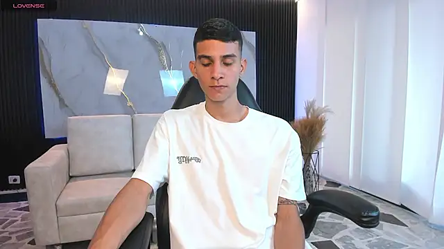 Aaron Scoot online show from March 2026 09:44:02 PM