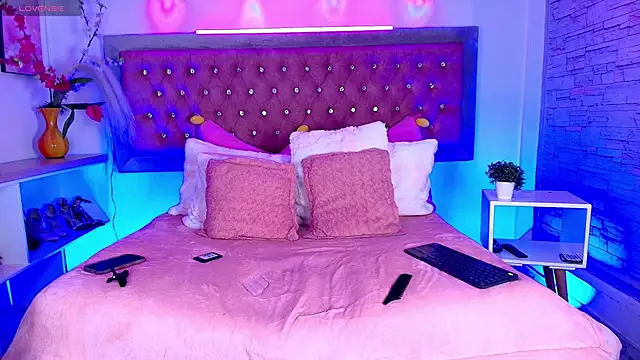 EmmaWilder online show from October 2025 09:48:02 PM